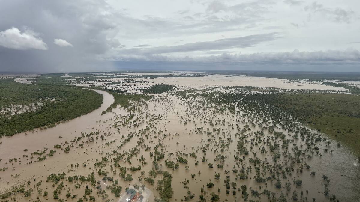 Between Fitzroy Crossing and Noonkanbah. Photo from Department of Fire and Emergency Services WA Facebook.