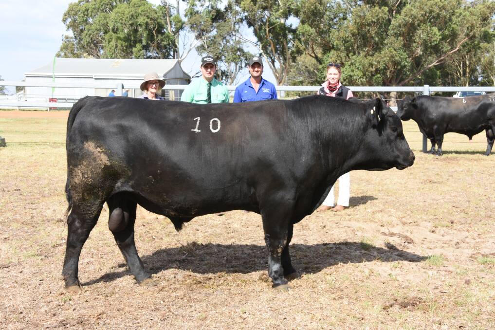 The Wood family, MA & PK Wood, Green Range, purchased this bull, Koojan Hills Nuttella T196 at the sales $15,500 equal second top price. With the bull is Pamela Wood (left), Nutrien Livestock trainee Jordan Dwyer, Koojan Hills co-principal Chris Metcalfe and Elders livestock production specialist Tiarna Wallinger.