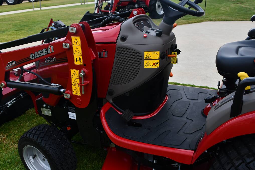 The Farmall sub-compact tractor offers an easy ride and true flat deck, enabling clear access and exits, as well as improved safety.