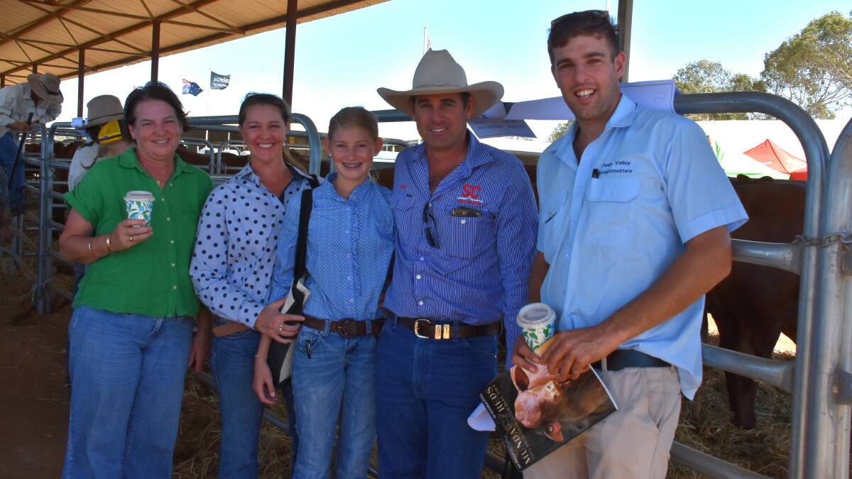 Looking over the bulls on offer prior to the sale commencing were Jodie (left) and Jack (right) Hoskins, Deep Valley Droughtmaster stud, Donnybrook and Queensland stud breeders Claire and Steve Farmer and their daughter Lara, SC Droughtmaster stud, Canoona, Queensland. In the sale the Farmers purchased a stud bull, Munda Hold My Beer 22-4693 (PP) (by SC Western 17-5243), for $15,000.