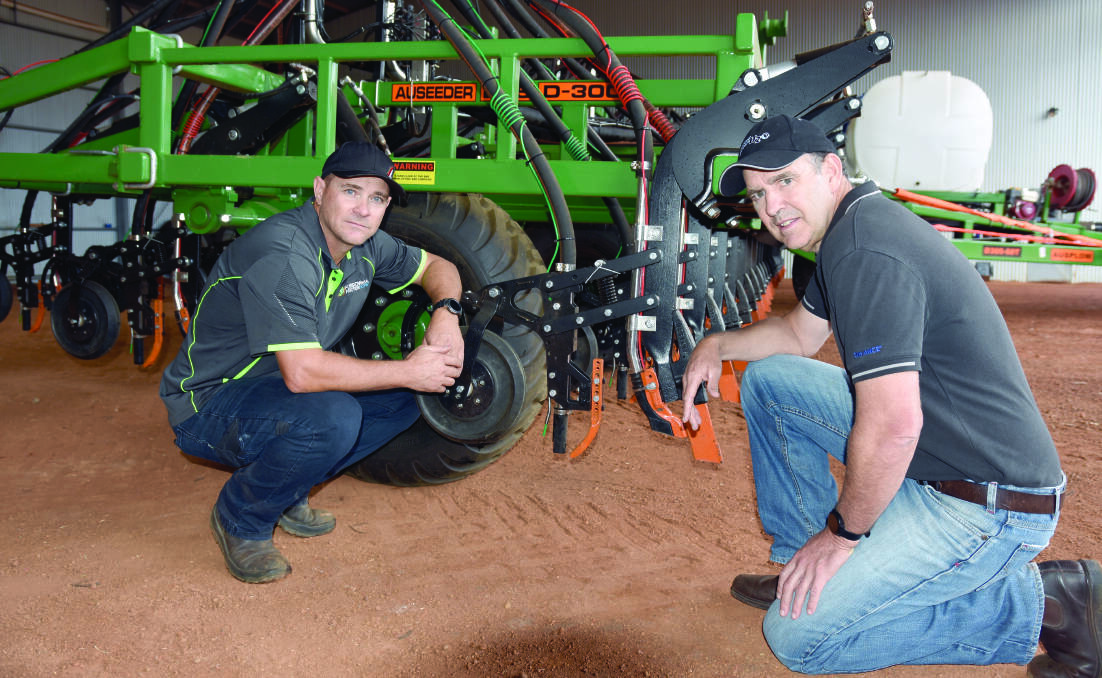  Jason Young (left) Furrow Management Systems Australia and Damon Fleay, SACOA, discuss some of the latest liquid delivery kits for applying the soil moisture attraction and retention agent, SE14, and liquid nitrogen.