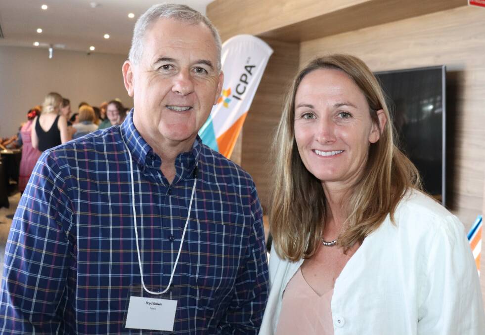  Telstra regional manager Boyd Brown with ICPA Gascoyne branch treasurer Rachael Steadman.