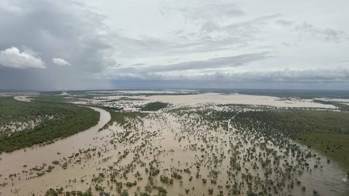A flooding photo taken between Fitzroy Crossing and Noonkanbah earlier this year. Photo from Department of Fire and Emergency Services WA Facebook.