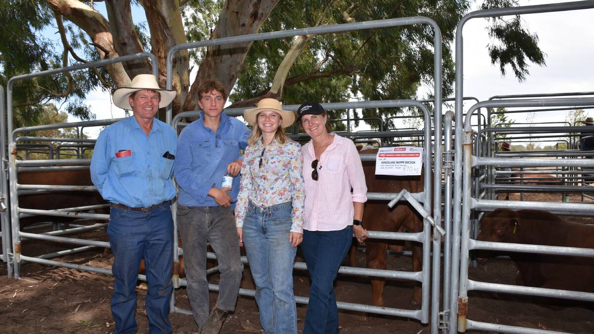 Spencer (left) Mitchell, Holly and Gloria Snell, Charla Downs Pty Ltd, Waroona, were the volume buyers in the sale purchasing a Kingslane bull at $12,000 and three Magic Valley bulls to a top of $10,000 and an average of $8500.
