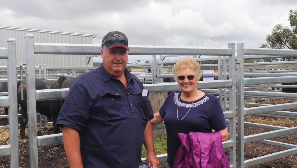 Steven (left) and Beryl Nairn, Albany, looked over the bulls prior to the Quanden Springs Angus sale at Redmond. The Nairns finished the day with one bull for which they paid $5000.